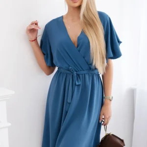 Suknelė su daugiasluoksne iškirpte