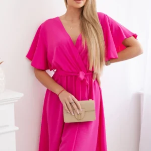 Suknelė su daugiasluoksne iškirpte