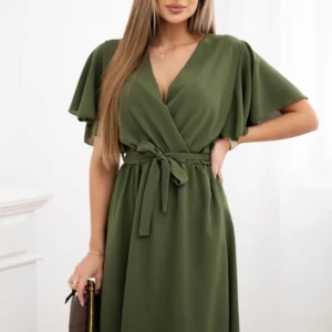 Suknelė su daugiasluoksne iškirpte