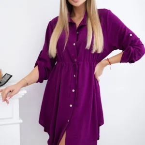 Suknelė su sagų užsegimu ir kaklaraiščiu ties juosmeniu tamsiai