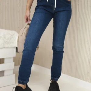 Tamsios kelnės su briaunotu apvadu