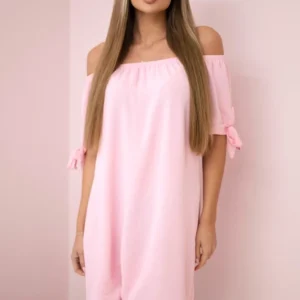 Suknelė susieta ties rankovėmis šviesiai miltelių