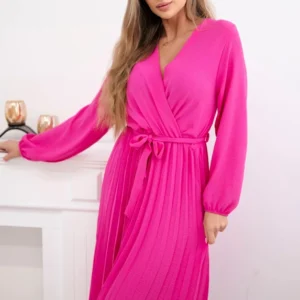 Suknelė surišta plisuotu apvadu