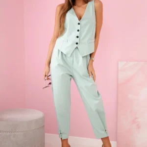 Liemenės ir kelnių tamsios