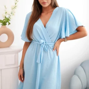 Suknelė su daugiasluoksne iškirpte