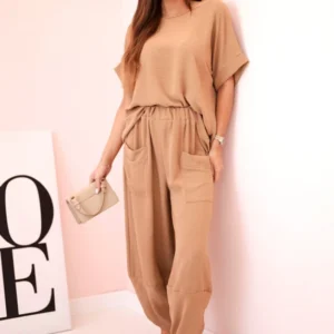 Viskozės palaidinės ir kelnių kupranugaris