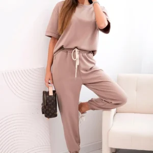 Moteriškas viskozės trumpomis rankovėmis ir kelnėmis kupranugaris