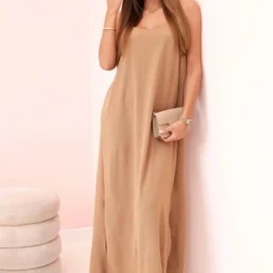 Ilga suknelė be petnešėlių lengvas kupranugaris