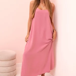 Ilga suknelė be petnešėlių tamsiai