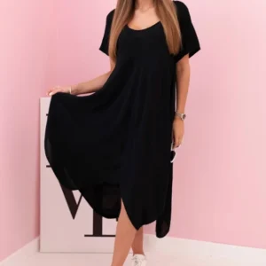 Moteriška viskozės suknelė trumpomis rankovėmis ir platėjančiu apvadu