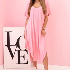 Moteriška viskozės suknelė trumpomis rankovėmis ir platėjančiu apvadu šviesiai