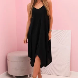 Moteriška suknelė su dirželiais, platėjančiais asimetrišku apvadu