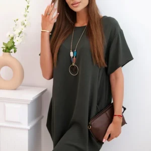 Suknelė su kišenėmis ir pakabuku