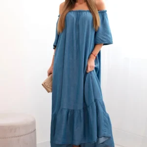 Moteriška suknelė trumpomis rankovėmis ir švelnus tamsus audinys