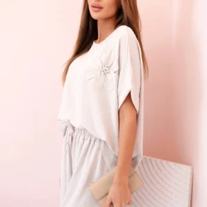 Moteriškas iš viskozės su dekoratyviniu gėlių raštu ir platėjančiomis kelnėmis tamsiai smėlio