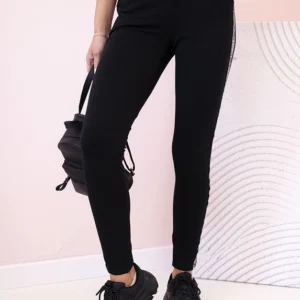 Moteriškos tamprės su juostelėmis šonuose ir raišteliu juosmenyje