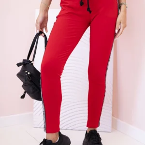 Moteriškos tamprės su juostelėmis šonuose ir raišteliu juosmenyje