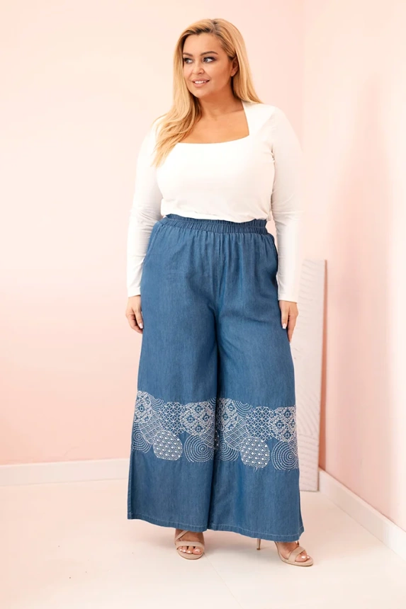 33243_1 Moteriškos Plus Size kelnės plačiomis klešnėmis su etniniu siuvinėjimu - Image 2