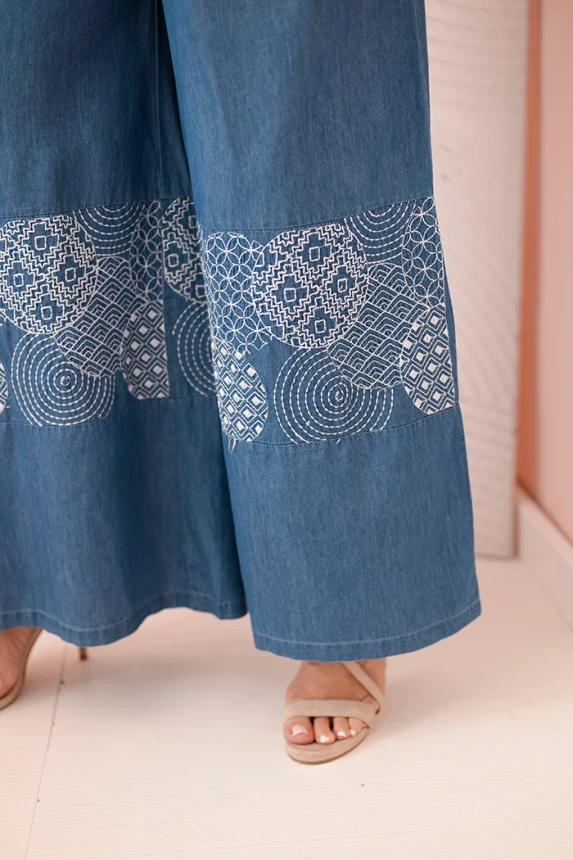 33243_4 Moteriškos Plus Size kelnės plačiomis klešnėmis su etniniu siuvinėjimu - Image 4