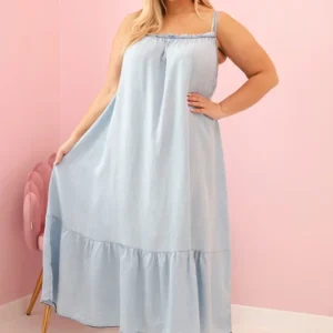 Plius dydžio moteriška suknelė su petnešėlėmis ir raukiniais šviesi