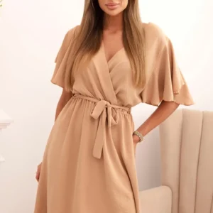 Suknelė su perverstu dekoltėmis kamelinė