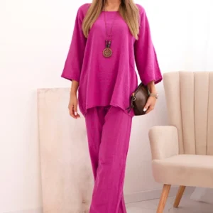 Moteriškas iš viskozės, palaidinė su karoliais ir kelnės