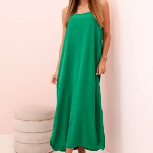 Ilga suknelė ant petnešų