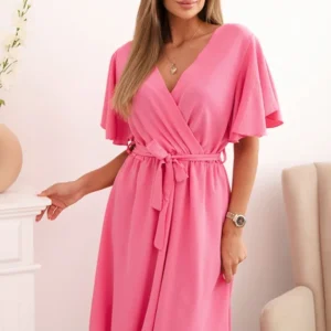 Suknelė su perverčiamu iškirpimu šviesiai