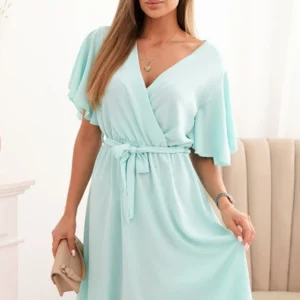 Suknelė su perverčiamu iškirpimu