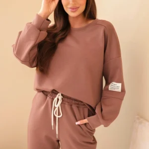 džemperis + kelnės sviestas šokoladinis