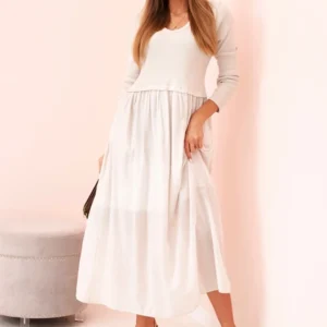 Ilga suknelė su petnešomis slyvų