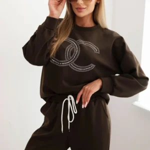 Moteriškas iš viskozės su dekoratyviniu motyvu ir kelnėmis