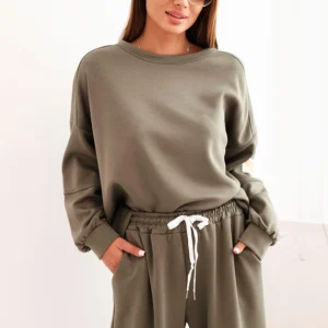 Moteriškas su laisvu džemperiu ir kelnėmis su užrašu LOVE khaki