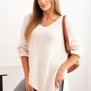 Moteriškas asimetrinis vilnonis megztinis Plus Size su V formos iškirpte šviesiai bežinis