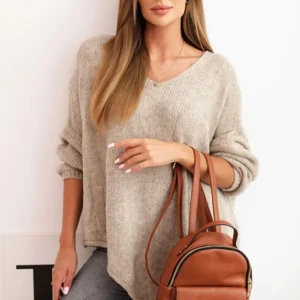 Moteriškas asimetrinis vilnonis megztinis Plus Size su V formos iškirpte tamsiai bežinis