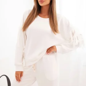 Moteriška su kutais ant rankovių sviestinis ecru