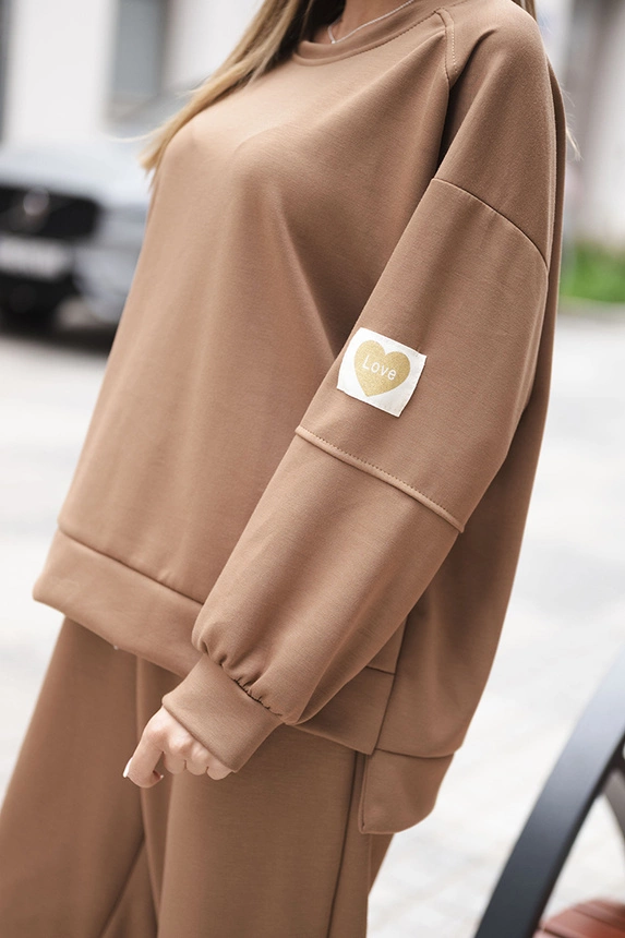 34878_3 Moteriškas su laisvu džemperiu ir kelnėmis su užrašu LOVE tamsiai kamelinis - Image 4