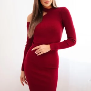 Moteriška megztinė su ilgomis rankovėmis ir asimetrišku iškirpimu