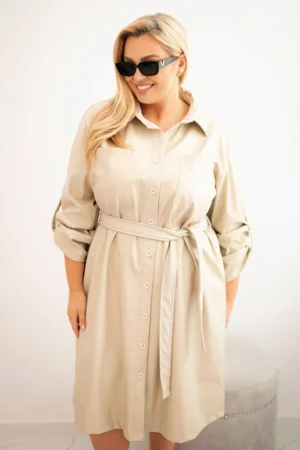 Moteriška suknelė iš eko-odos Plus Size su diržu ir apykakle bežinė