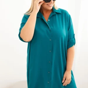 Moteriška marškininė suknelė Plus Size su ilgesne nugarine ir sukamu rankovėm jūros