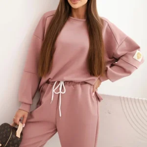 Moteriškas su laisvu džemperiu ir kelnėmis su užrašu LOVE khaki