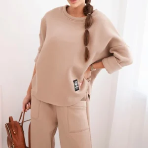 Moteriškas iš storesnio audinio su plačiomis kelnių kojomis bežinis