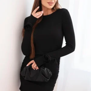 Moteriška suknelė iš viskozės su raukšlėmis ir gėlėmis ant rankovių