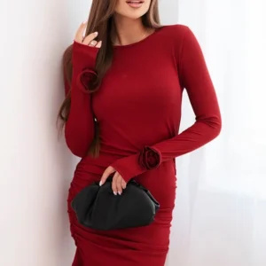 Moteriška suknelė iš viskozės su raukšlėmis ir gėlėmis ant rankovių