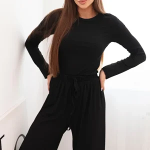 Moteriškas iš viskozės su palaidine ir plačiomis kelnėmis