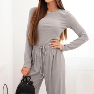 Moteriškas viskozės su bluzone ir plačiomis kelnėmis