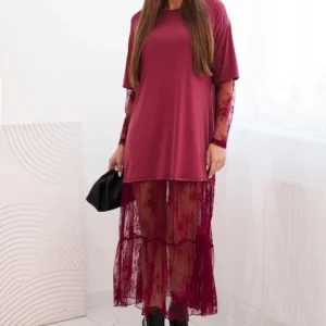 Moteriška suknelė su tiulio sijonu ir rankovėmis