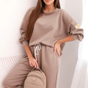 Moteriškas su laisvu megztiniu ir kelnėmis su užrašu LOVE fango