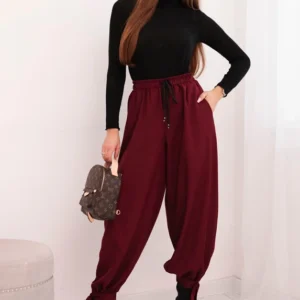 Moteriškos kelnės su plačiomis kojomis ir raišteliu apačioje