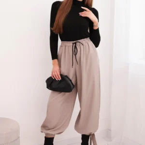 Moteriškos kelnės su plačiomis klešnėmis ir raišteliu apačioje fango